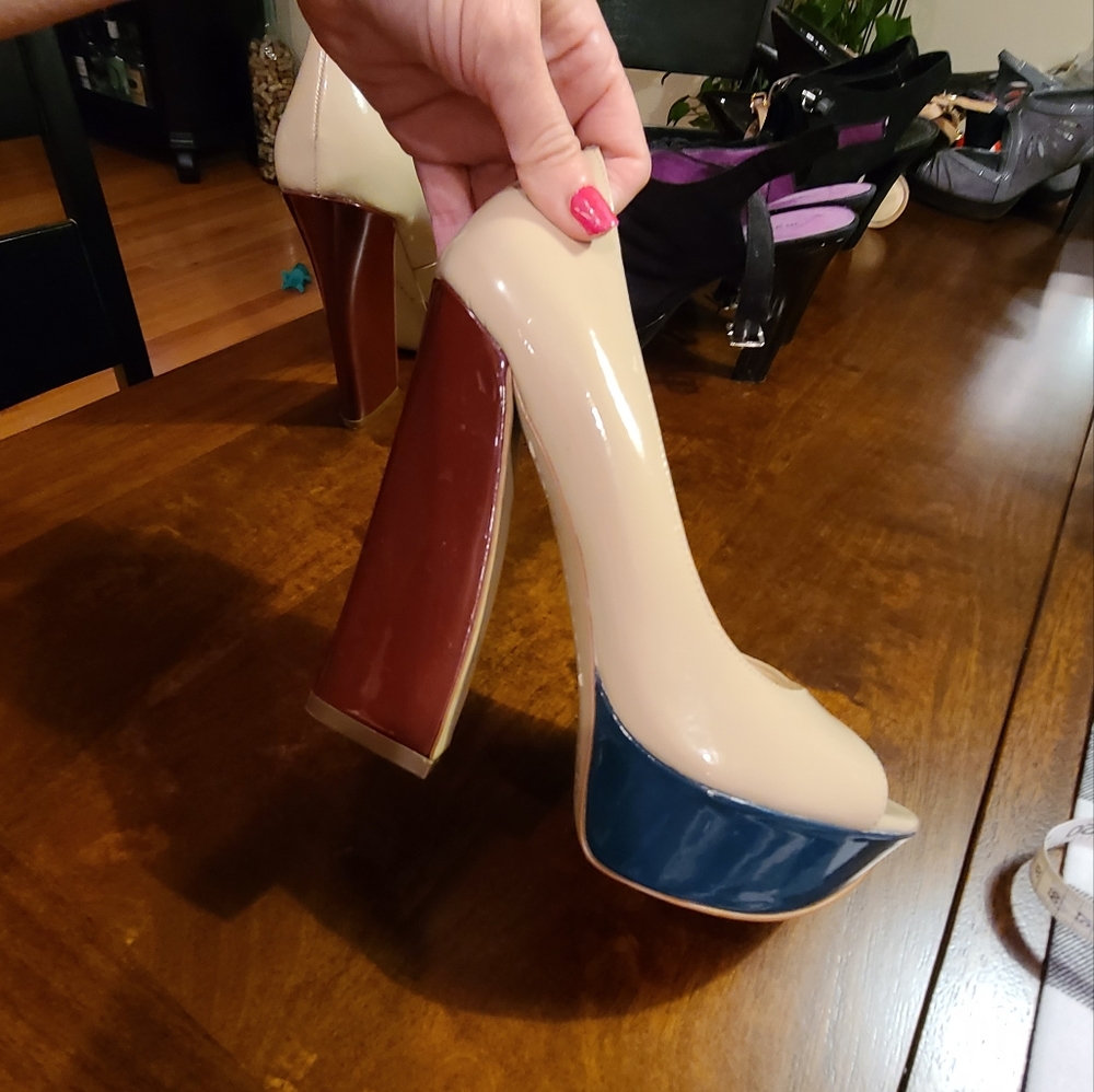Like New Platform Pumps